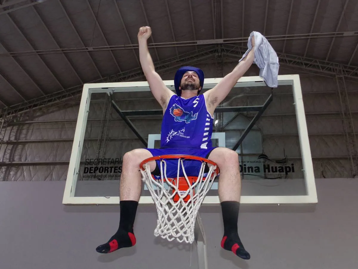 8d2843fe-37ed-5dd1-bbcf-8fdbfc7caf21_mid