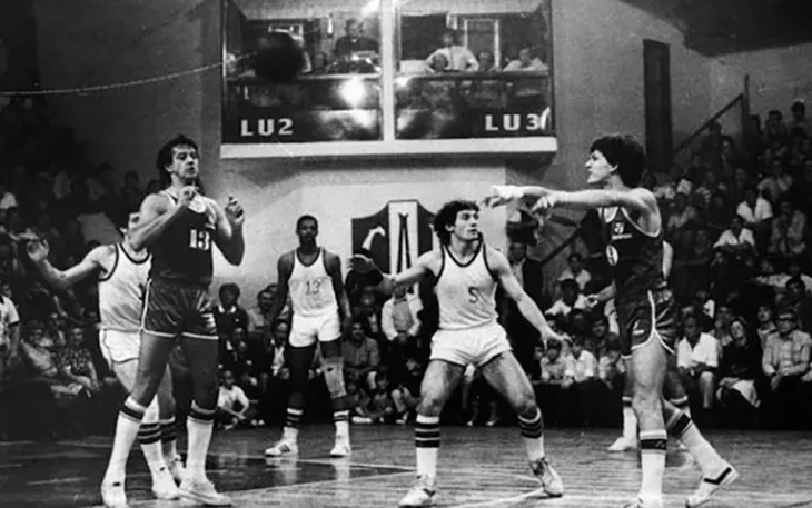 Foto 6 - Primer partido de la Liga Nacional